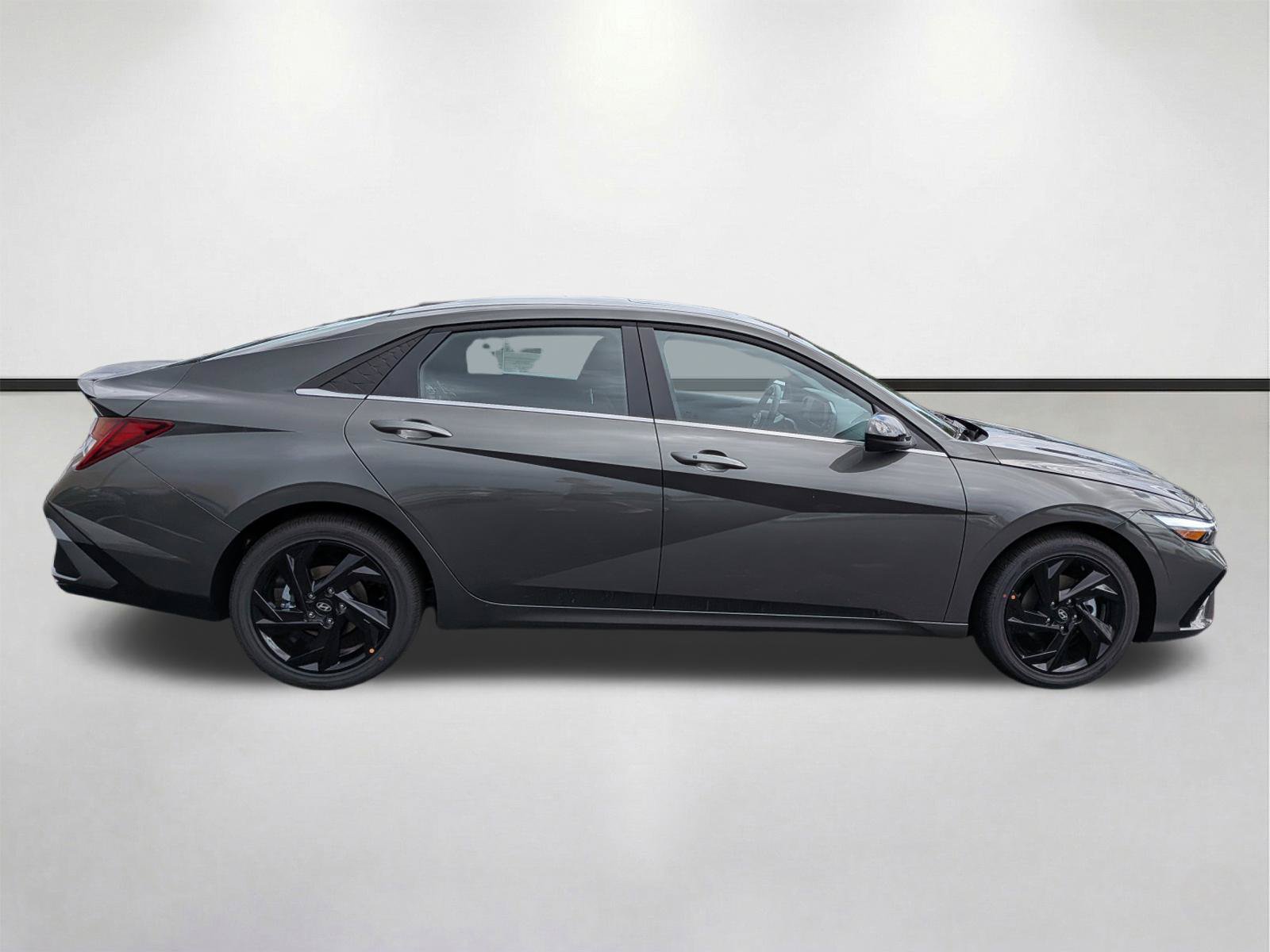 New 2026 Hyundai Elantra SEL Sport FWD image 3