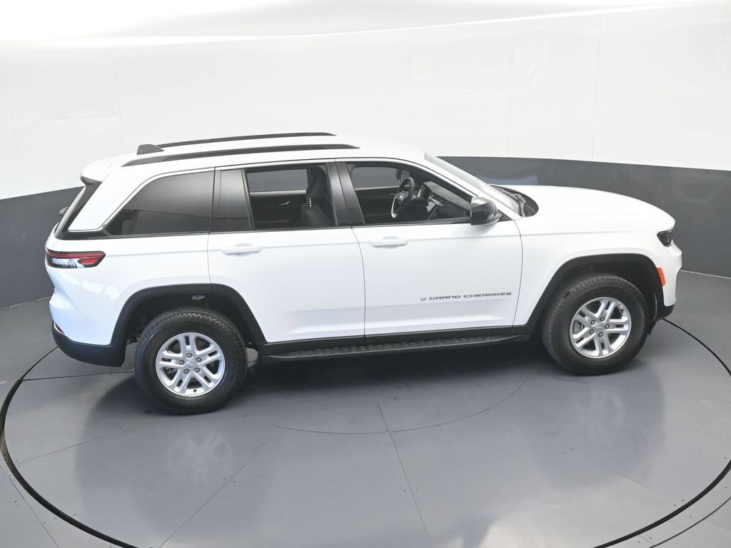 Used 2025 Jeep Grand Cherokee Laredo image 24