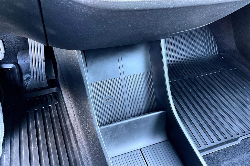 Used 2025 Volvo EX30 Plus w/ Climate Package image 15