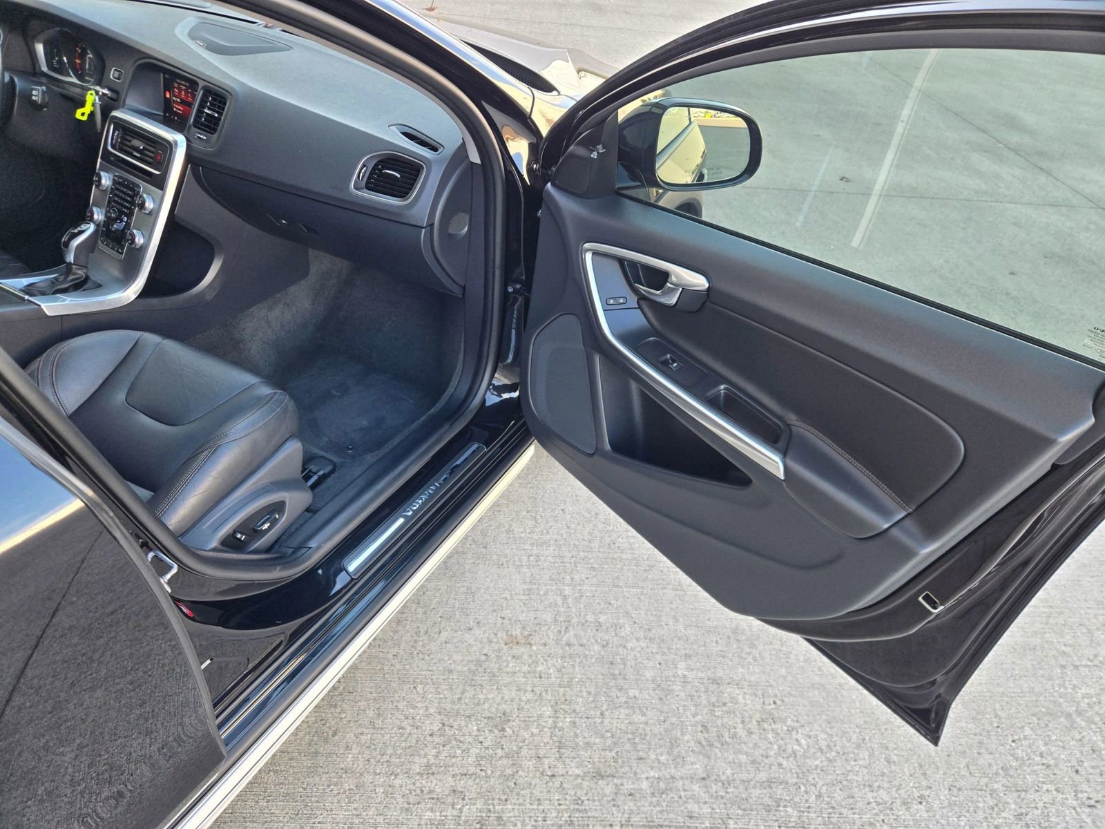 Used 2017 Volvo V60 T5 Cross Country Platinum w/ Climate Package image 19