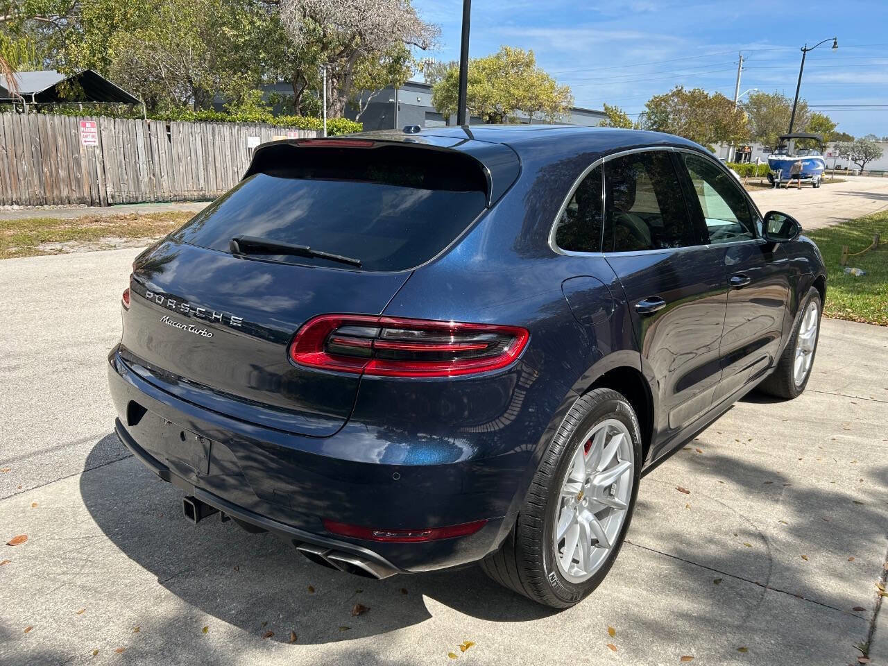 Used 2017 Porsche Macan Turbo image 10