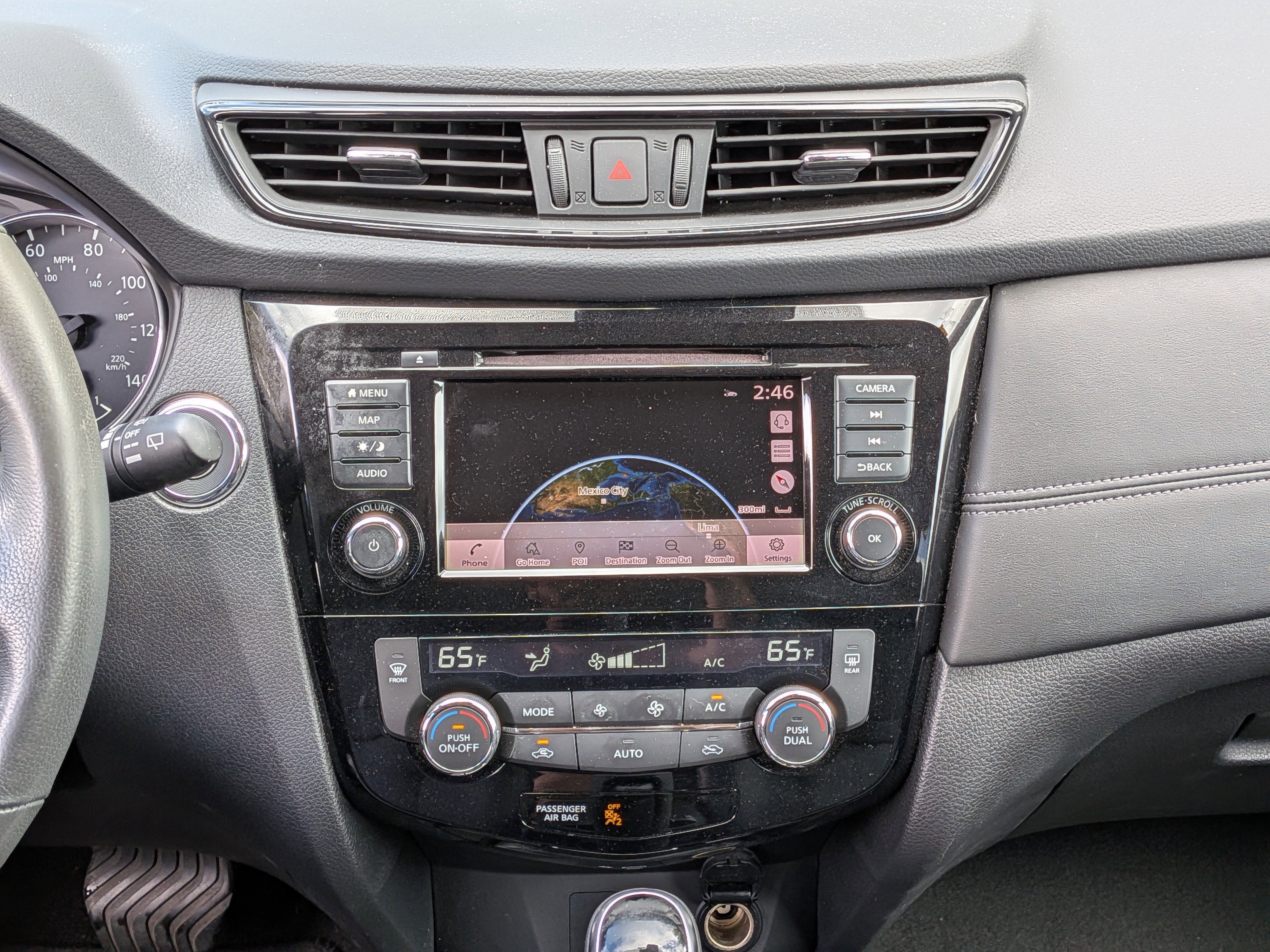 Used 2018 Nissan Rogue SL w/ Premium Package image 19