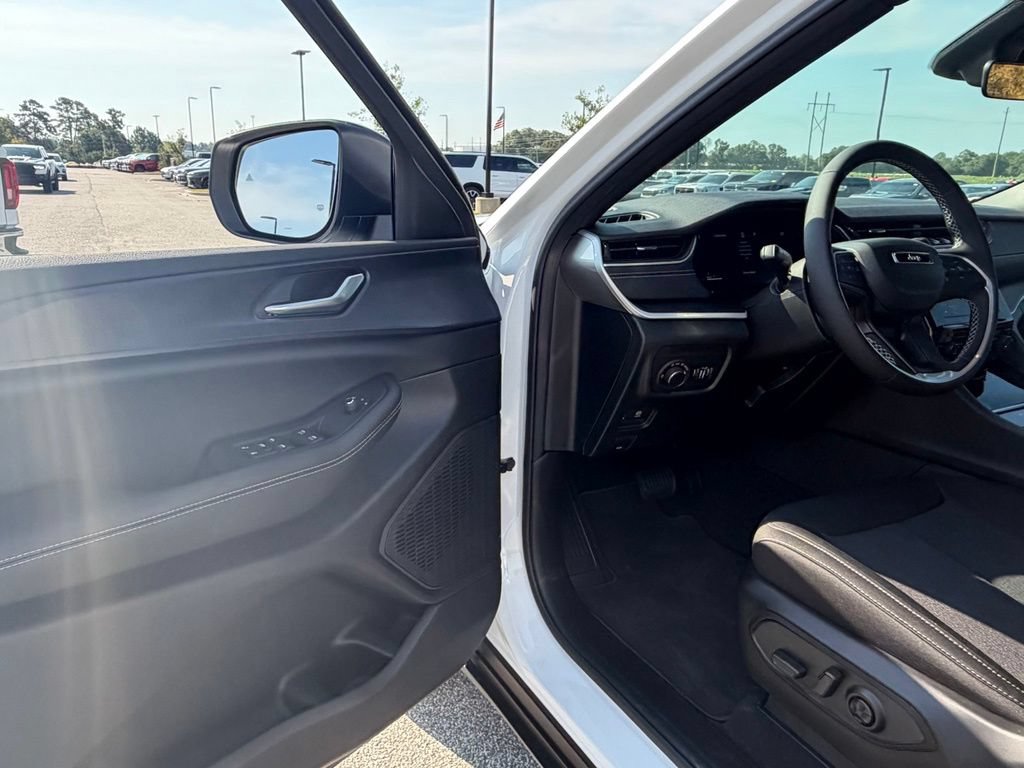 New 2026 Jeep Grand Cherokee Laredo AWD/4WD image 37