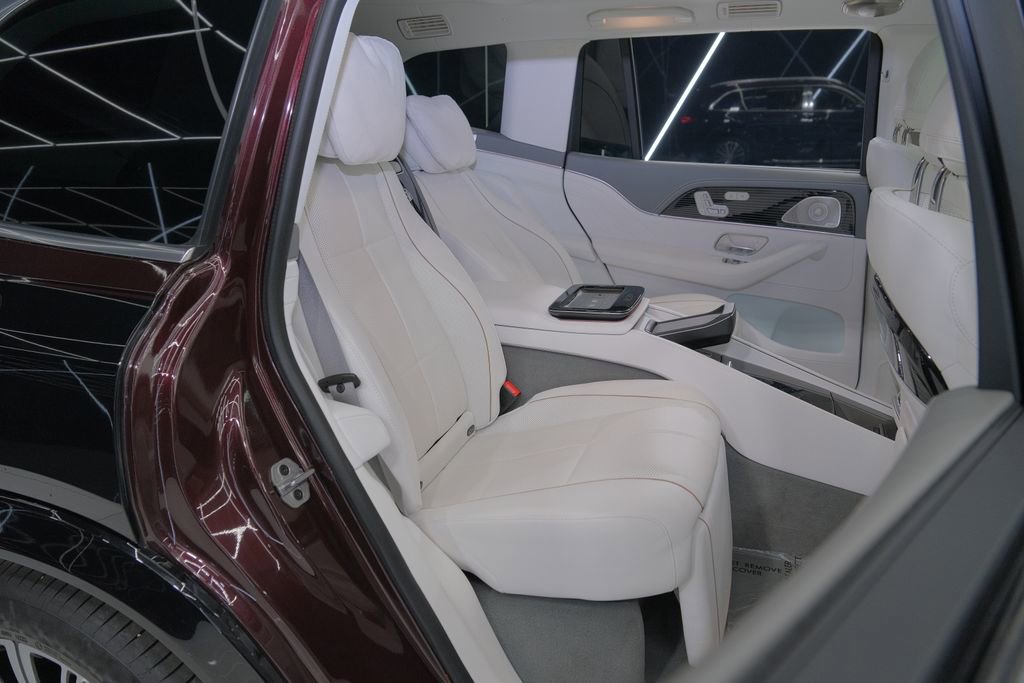 Used 2022 Mercedes-Benz Maybach GLS 600 4MATIC image 38