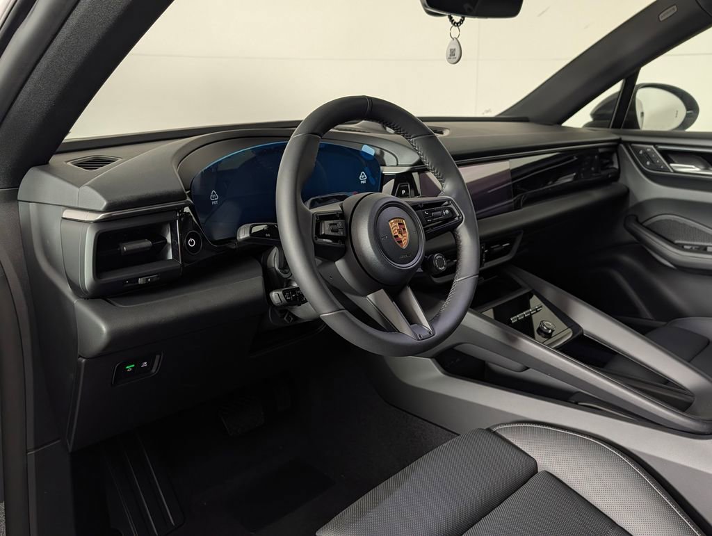 New 2026 Porsche Macan Electric image 4