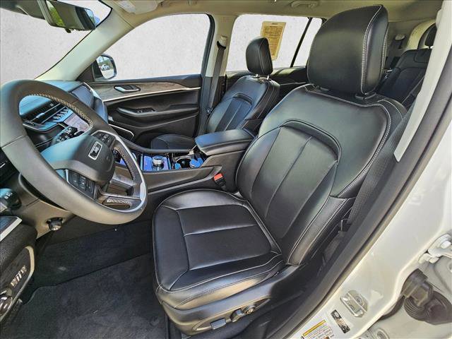 Used 2023 Jeep Grand Cherokee L Limited w/ Luxury Tech Group II image 17