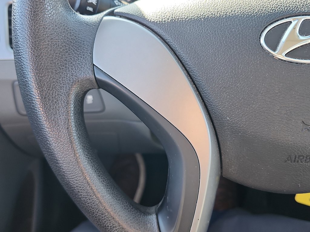 Used 2015 Hyundai Elantra SE image 14