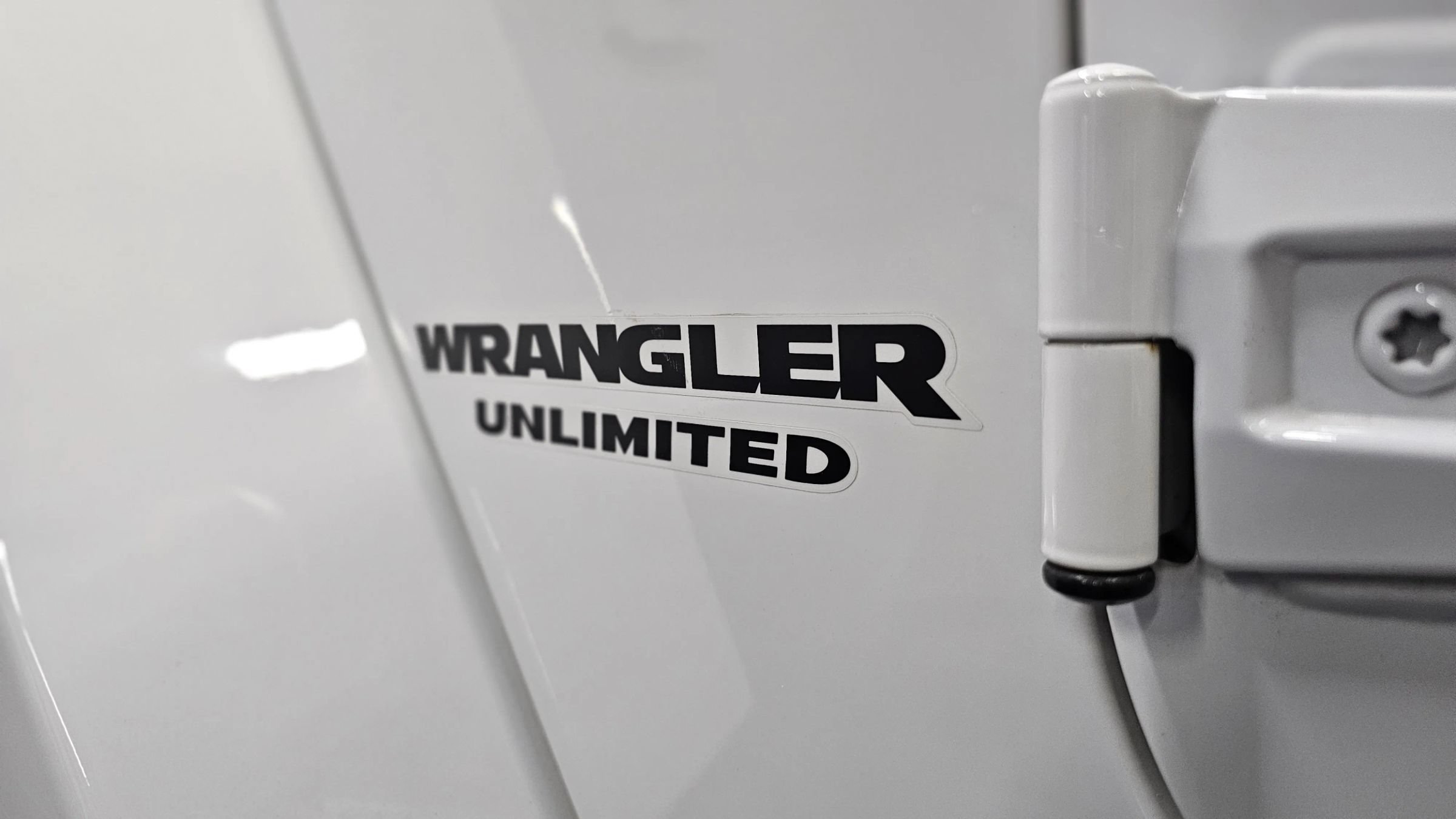 Used 2017 Jeep Wrangler Unlimited Sahara AWD/4WD image 26