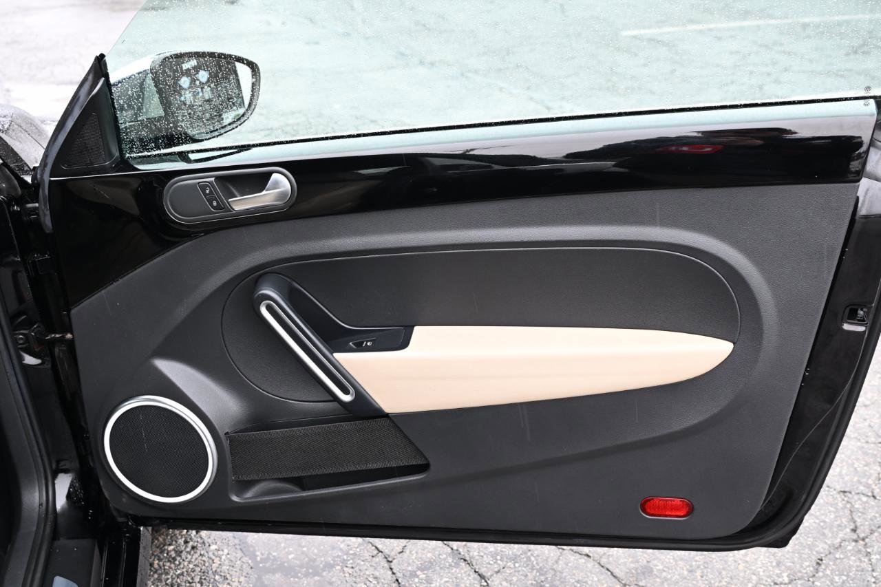 Used 2013 Volkswagen Beetle 2.5 50's Edition FWD image 23
