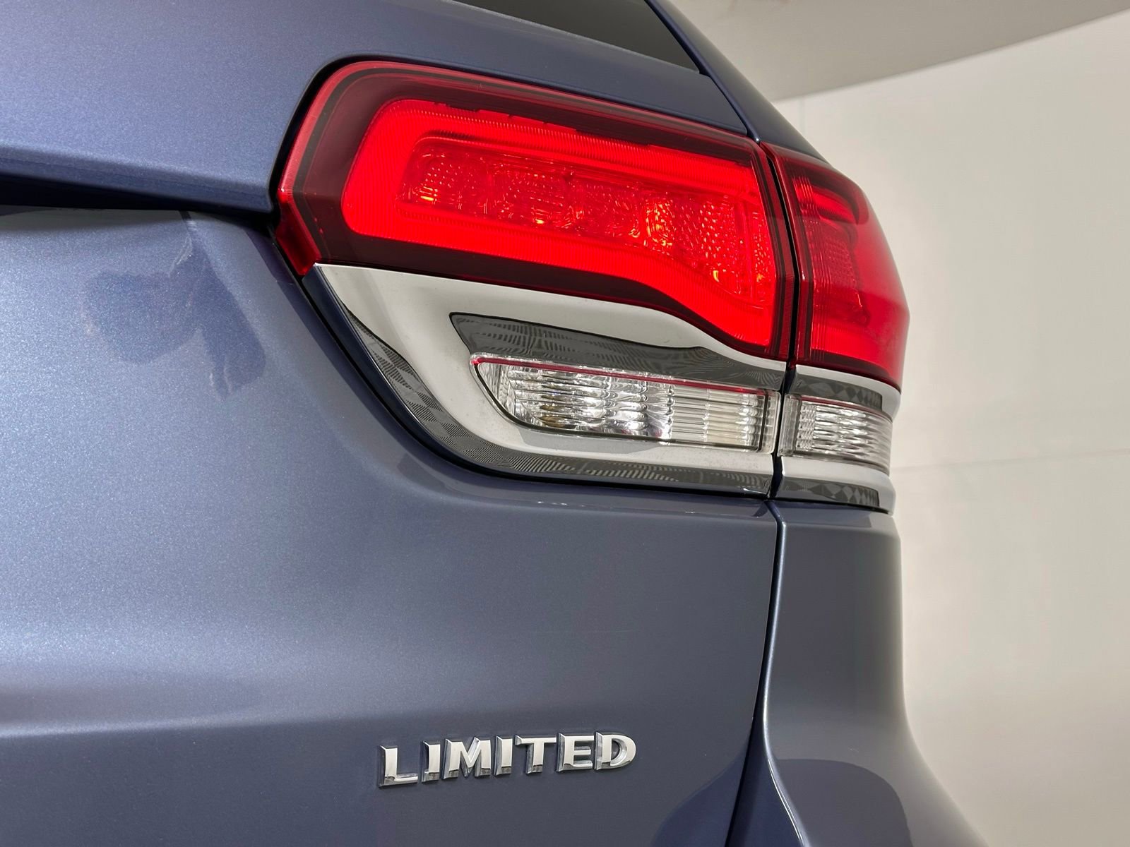 Used 2021 Jeep Grand Cherokee Limited w/ Premium Lighting Group image 32