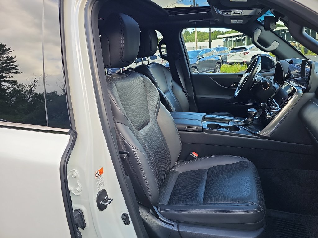 Used 2023 Lexus LX 600 4WD w/ Appearance Package image 10