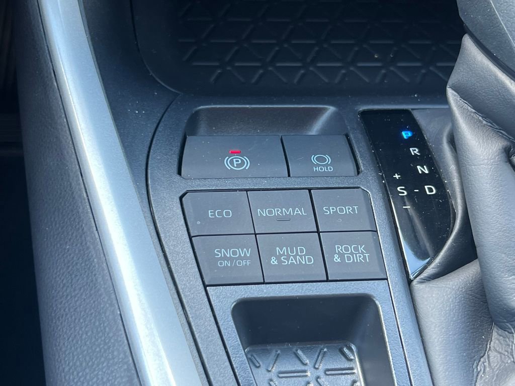 Used 2025 Toyota RAV4 XLE w/ Convenience Package image 30