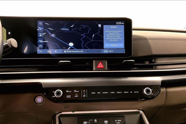 Used 2025 Kia Carnival FWD image 30