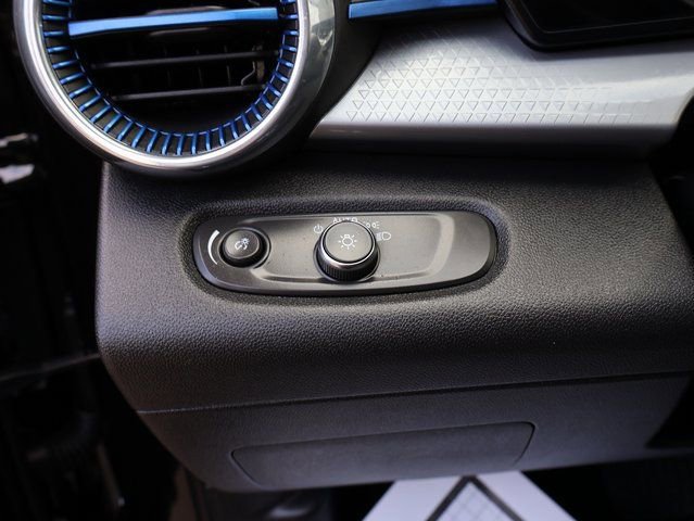 Certified 2025 Chevrolet Trax LT image 38