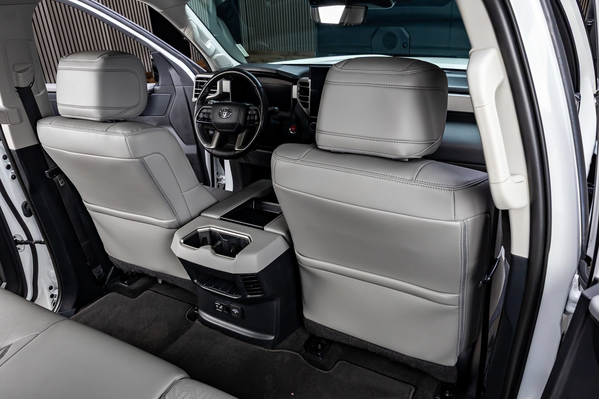 Used 2024 Toyota Tundra Limited AWD/4WD image 33