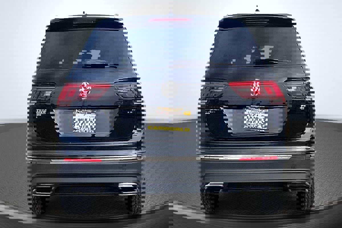 Used 2018 Volkswagen Tiguan SE w/ Panoramic Sunroof Package FWD image 4