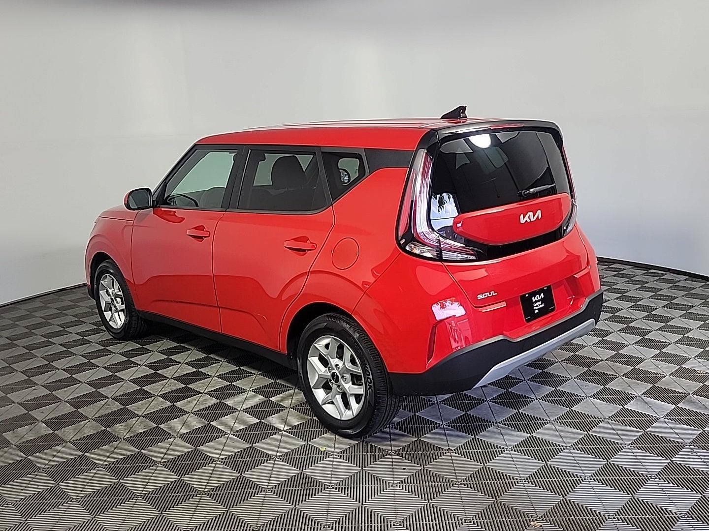 Certified 2023 Kia Soul LX w/ LX Technology Package FWD image 10