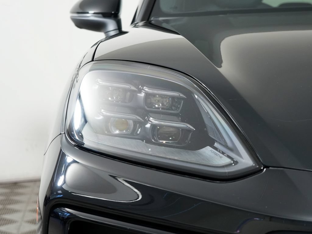 New 2026 Porsche Cayenne Coupe AWD/4WD image 11