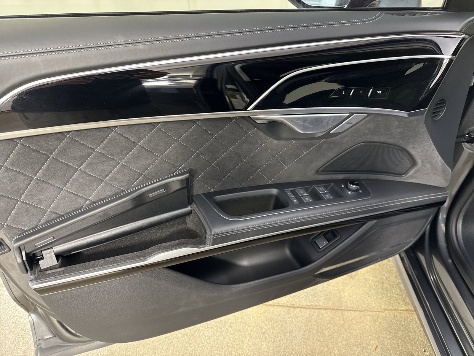 Used 2023 Audi S8 AWD/4WD image 20
