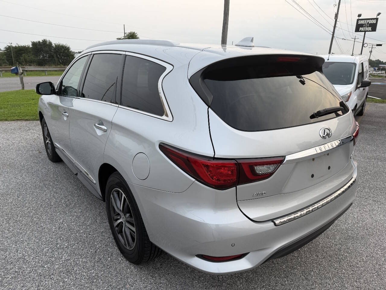 Used 2019 INFINITI QX60 Luxe w/ Essential Package AWD/4WD image 8