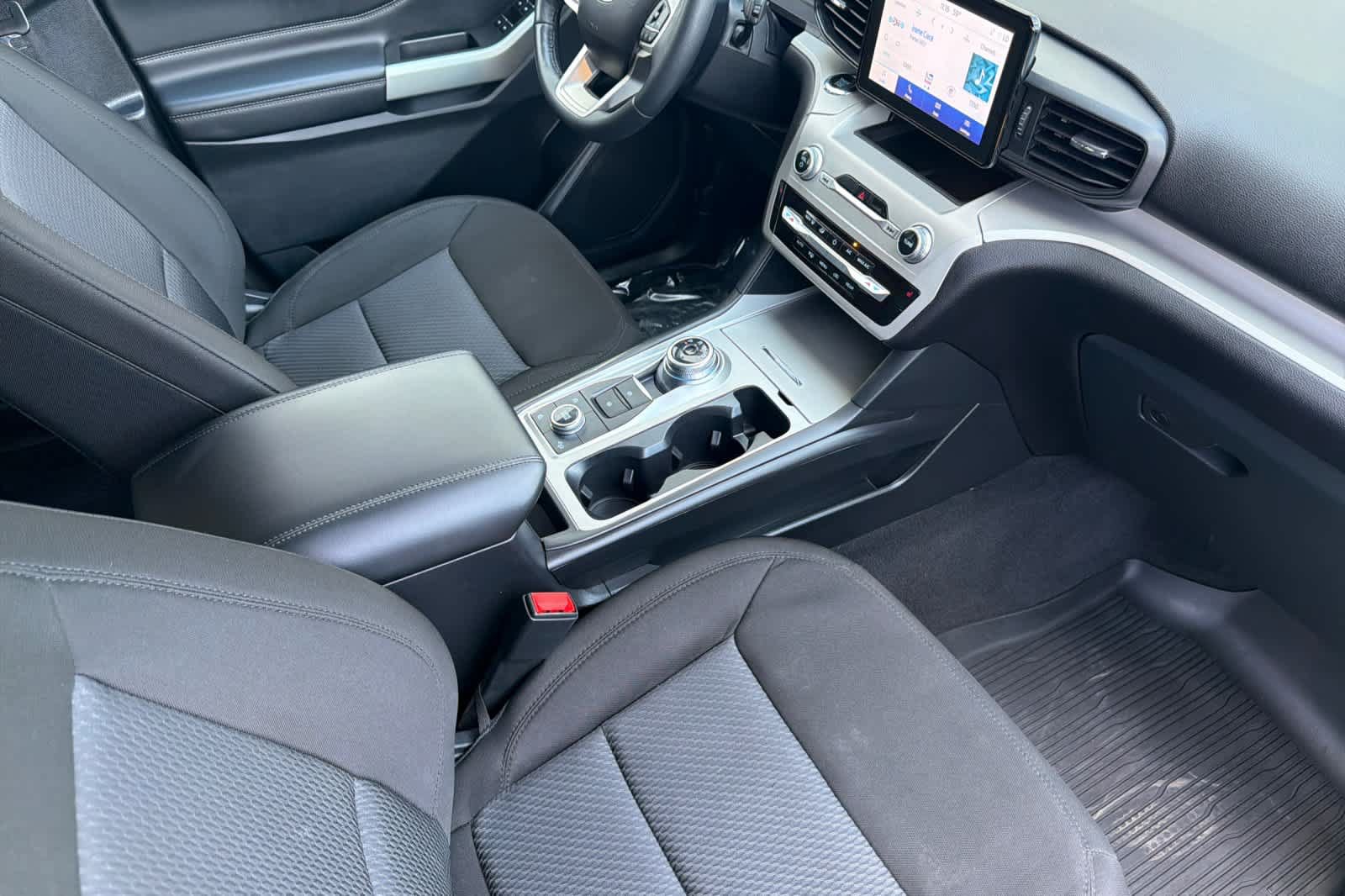 Used 2023 Ford Explorer XLT AWD/4WD image 17