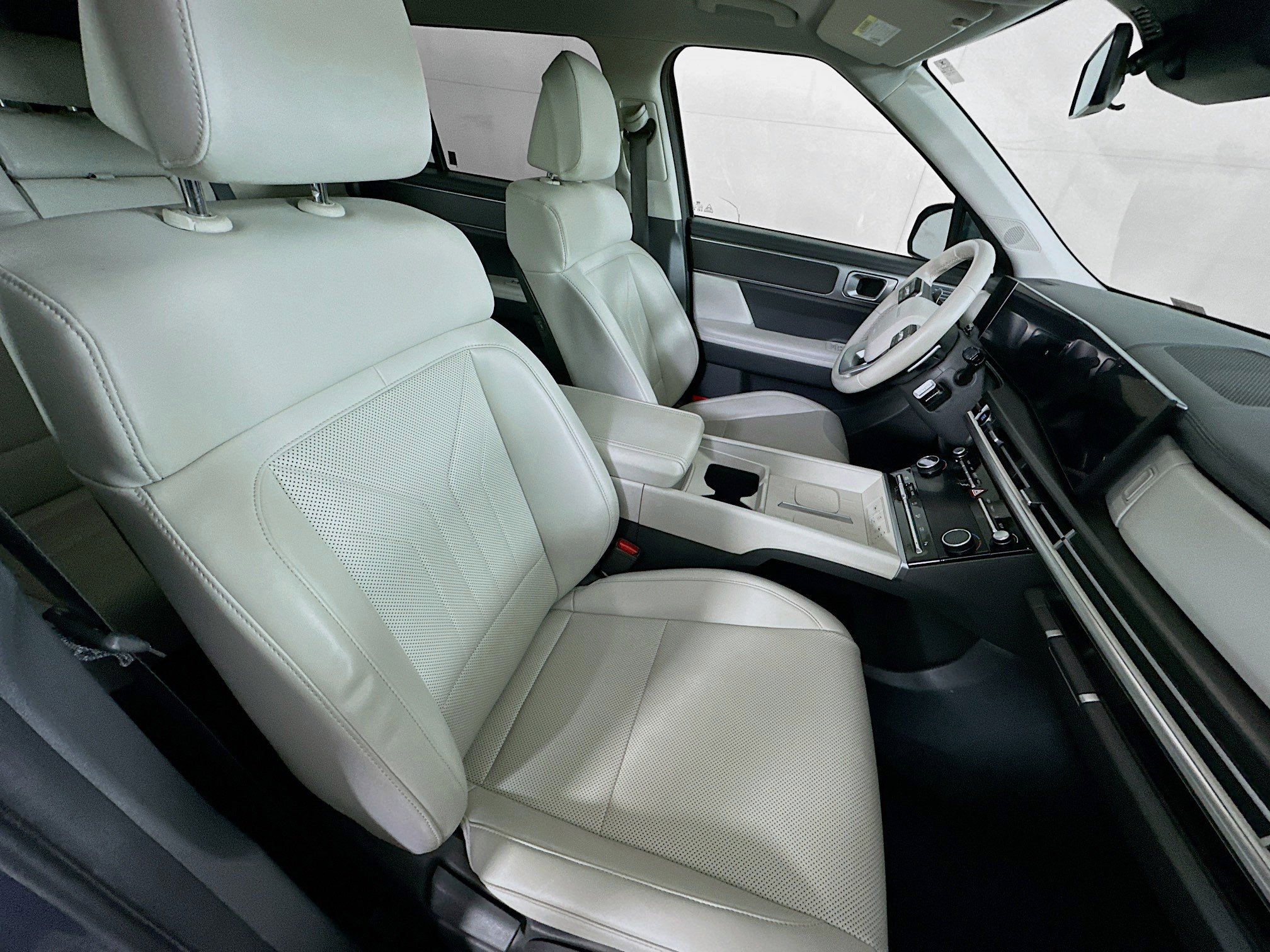 Used 2025 Hyundai Santa Fe SEL FWD image 32