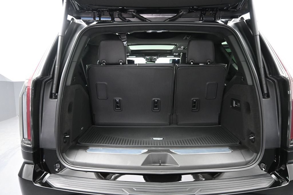 New 2026 Cadillac Escalade Platinum Sport w/ LPO, ONYX Package AWD/4WD image 17