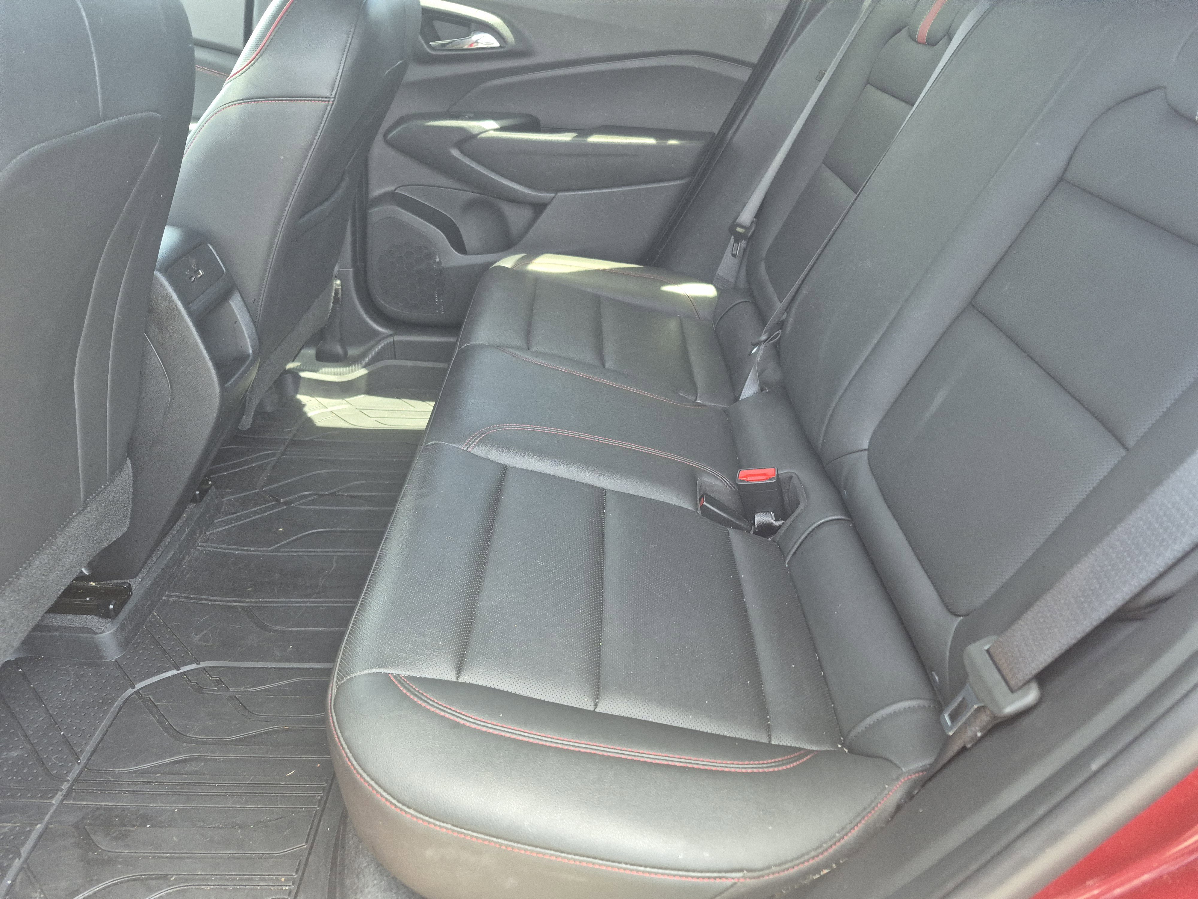 Used 2025 Chevrolet Trax RS w/ Driver Confidence Package FWD image 17
