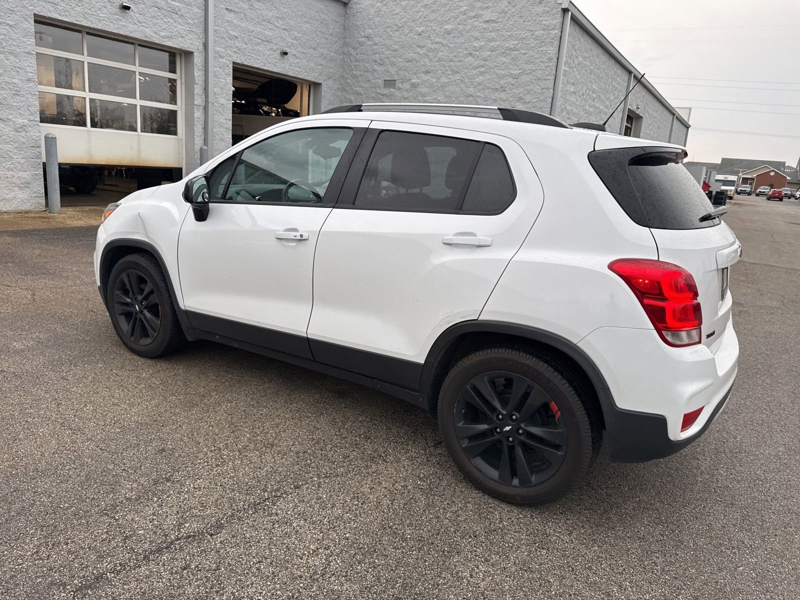 Used 2020 Chevrolet Trax LT w/ Redline Edition FWD image 11