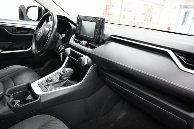 Used 2019 Toyota RAV4 LE image 13