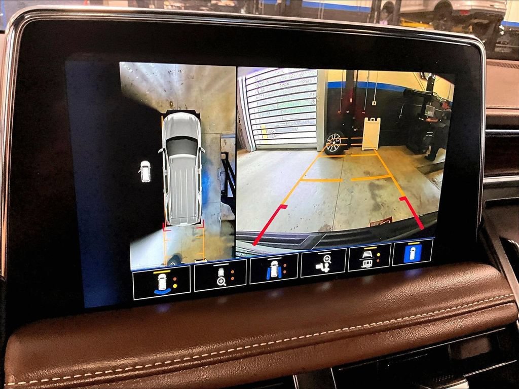 Used 2023 Chevrolet Suburban High Country AWD/4WD image 20
