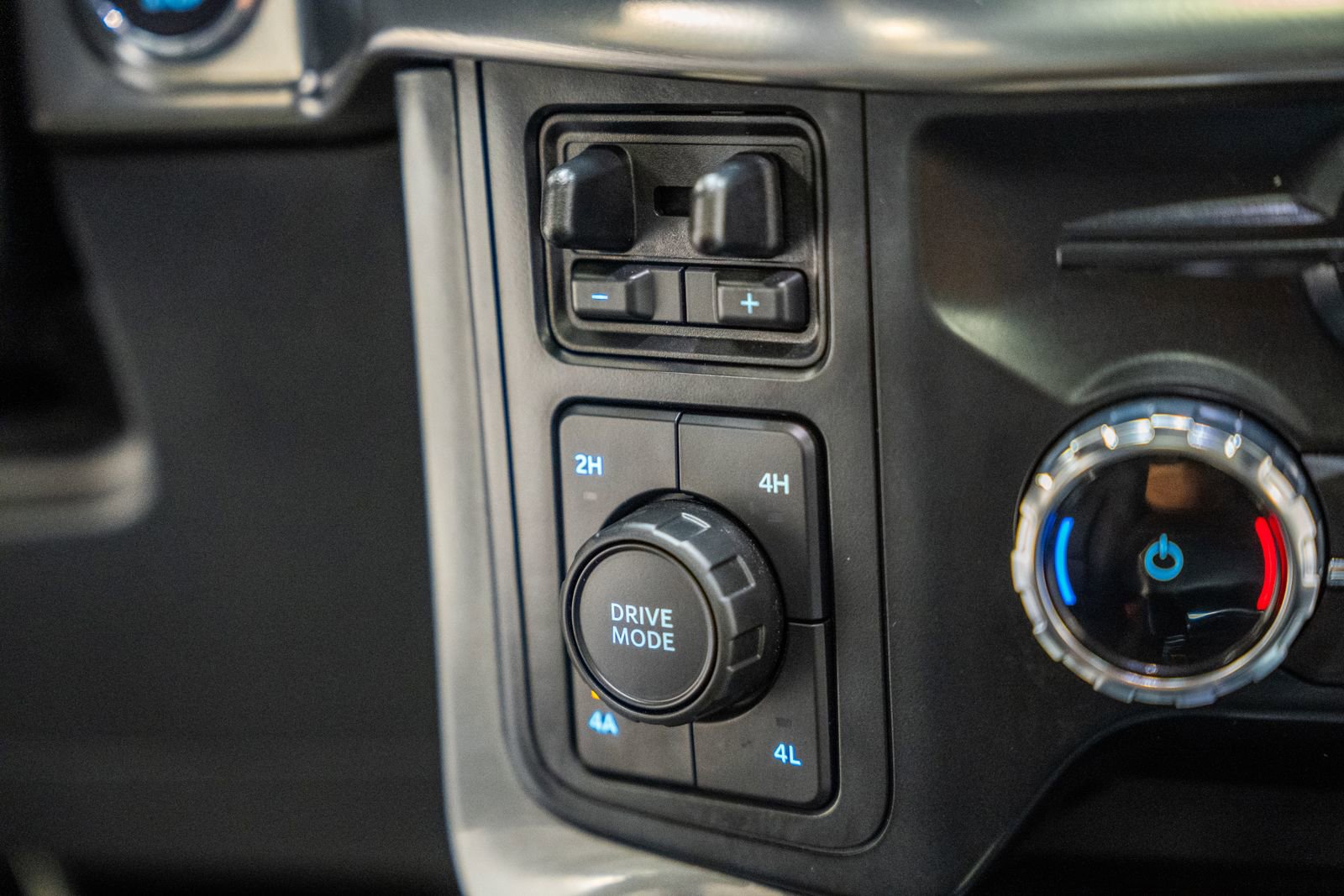 Certified 2023 Ford F150 Lariat w/ Equipment Group 502A High image 33