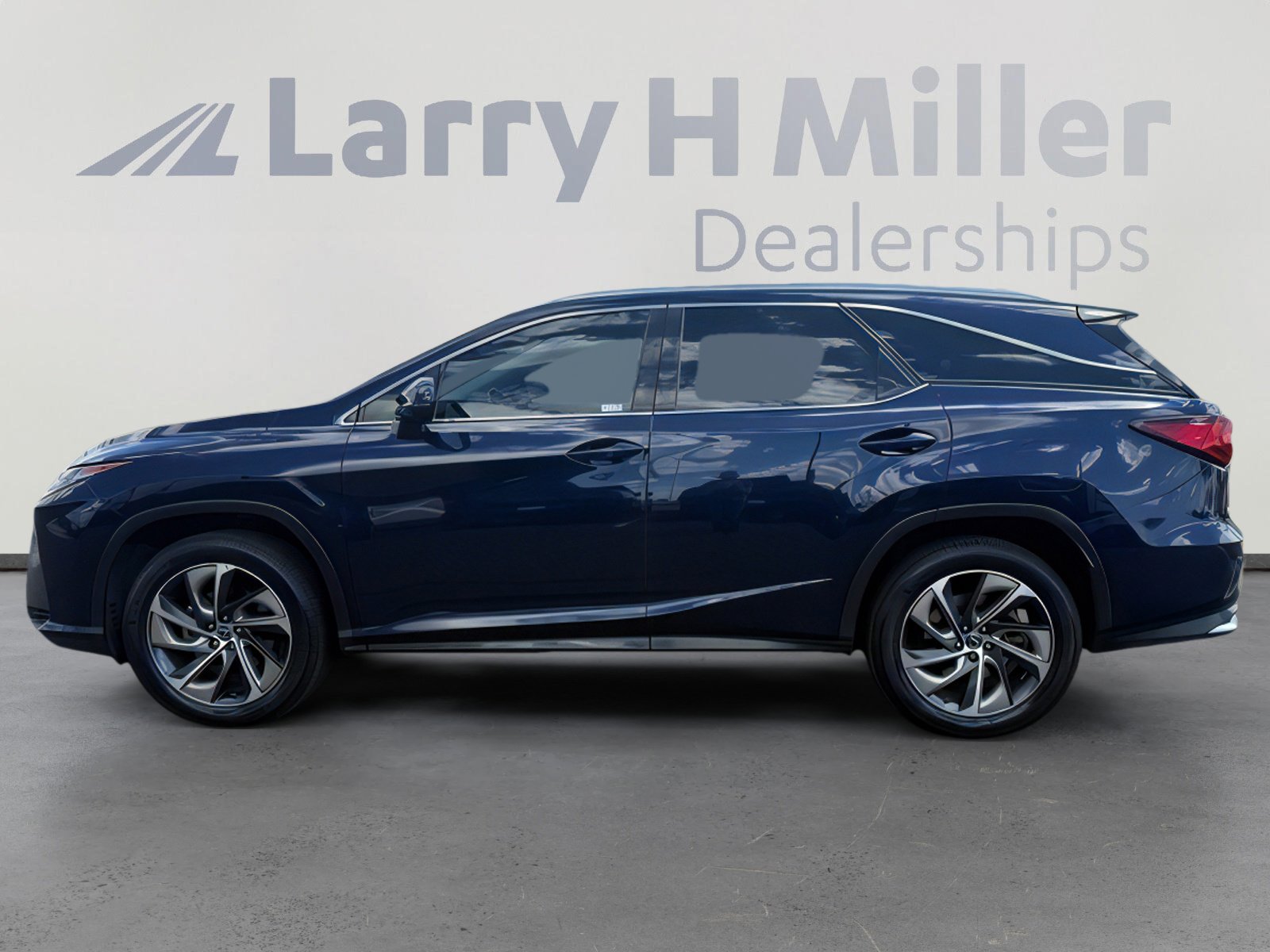 Used 2018 Lexus RX 350L Luxury w/ Accessory Package image 3