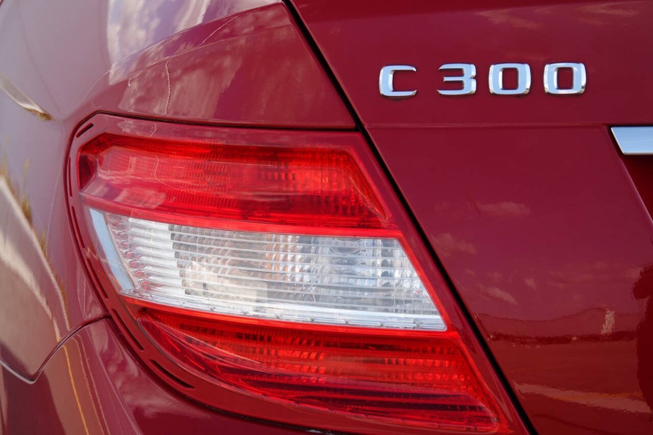 Used 2010 Mercedes-Benz C 300 Sedan image 51