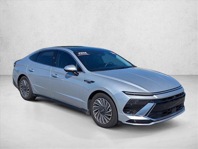 Certified 2025 Hyundai Sonata Limited FWD image 3