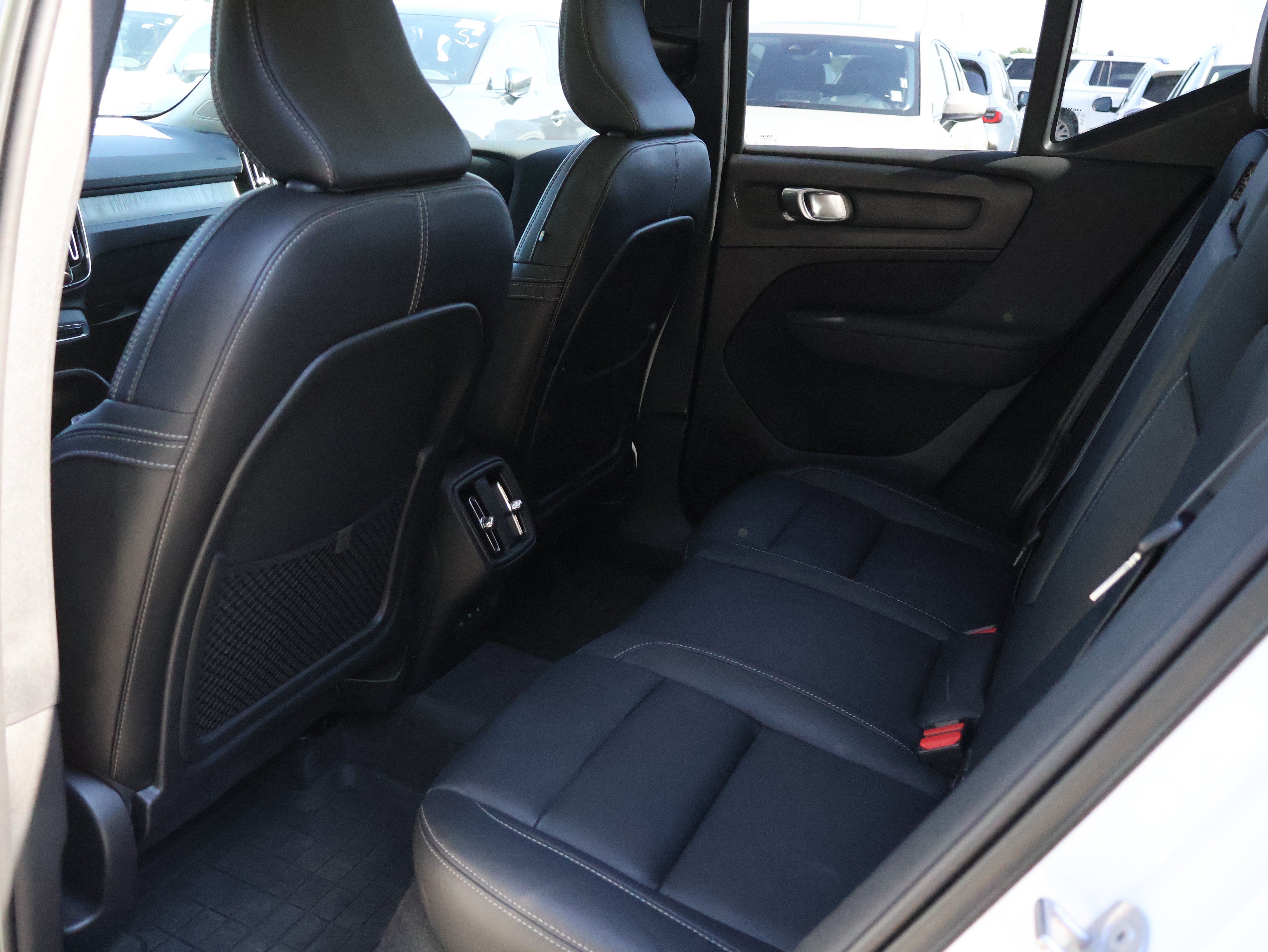Used 2024 Volvo XC40 B5 Plus w/ Protection Package Premier AWD/4WD image 19