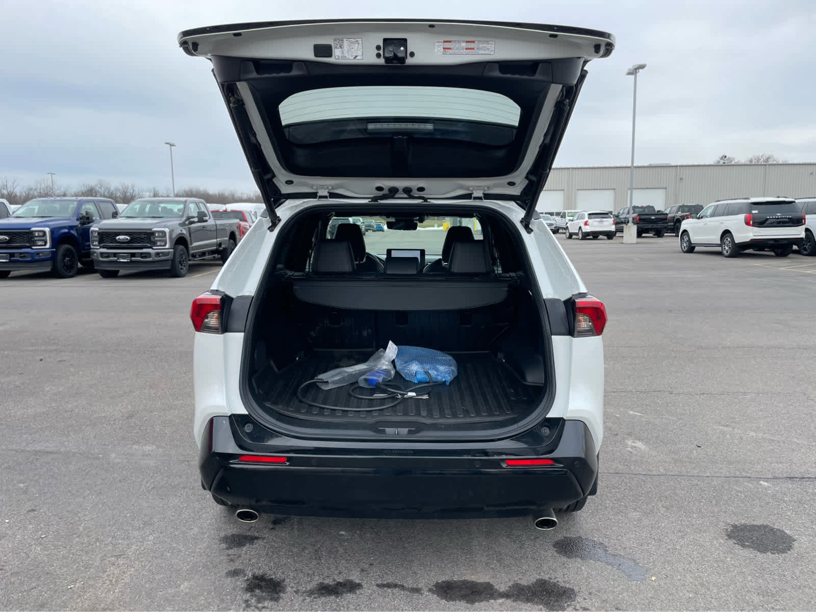 Used 2023 Toyota RAV4 XSE w/ Premium Package image 11