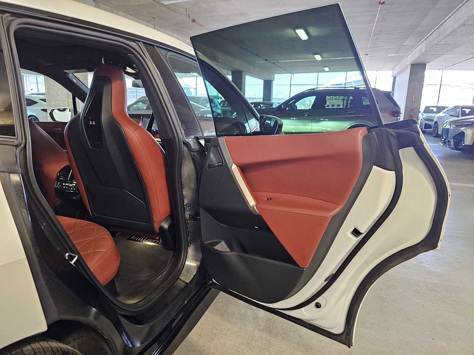 Used 2023 BMW iX xDrive50 w/ Premium Package AWD/4WD image 35