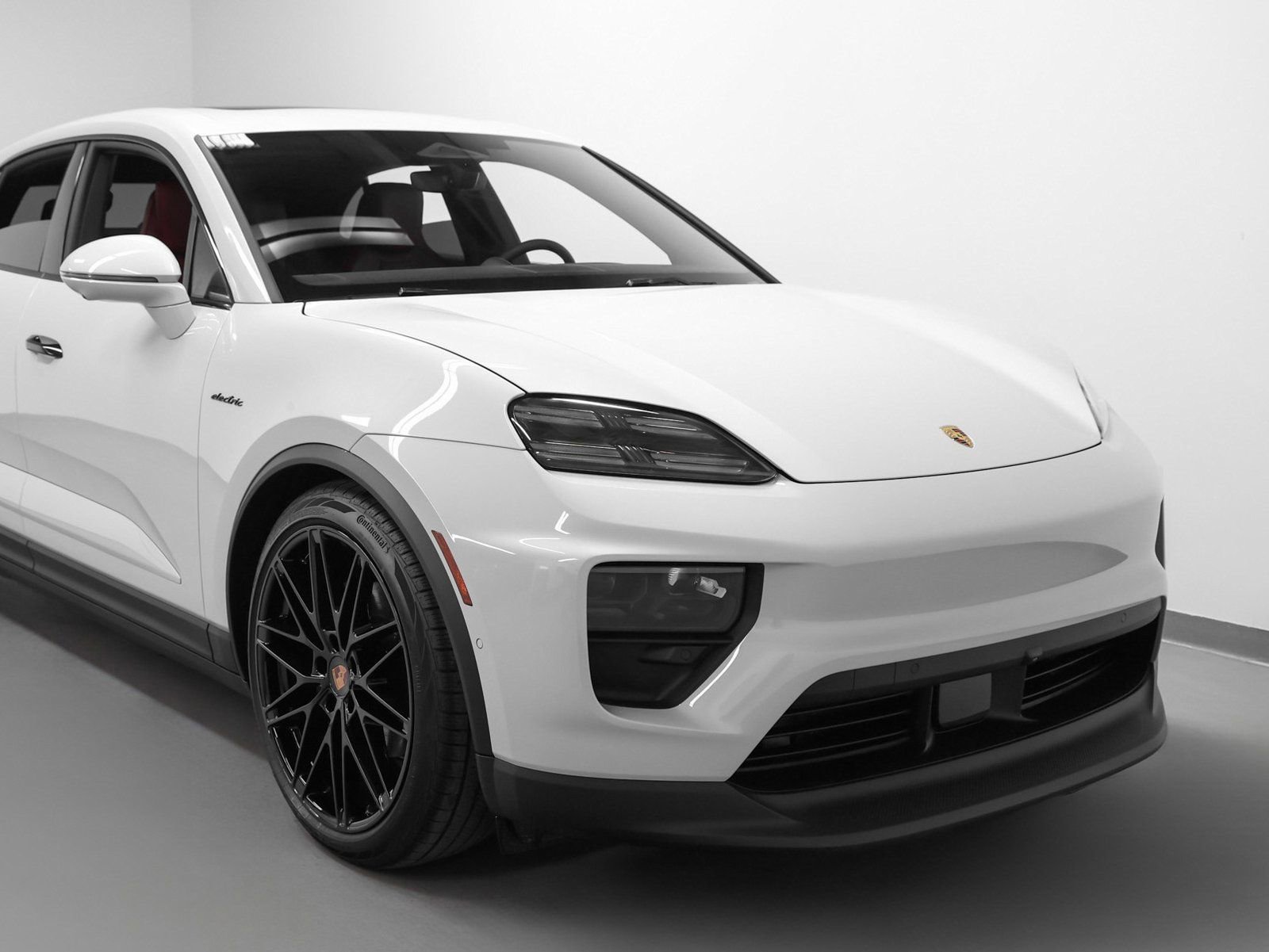 New 2026 Porsche Macan 4 Electric image 9