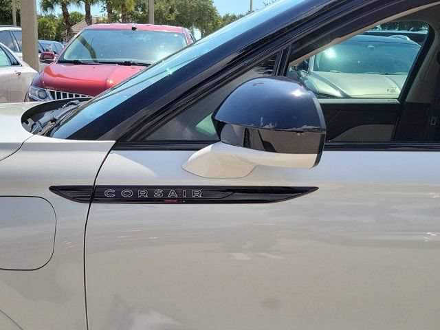 Certified 2025 Lincoln Corsair Grand Touring w/ Jet Appearance Package AWD/4WD image 5