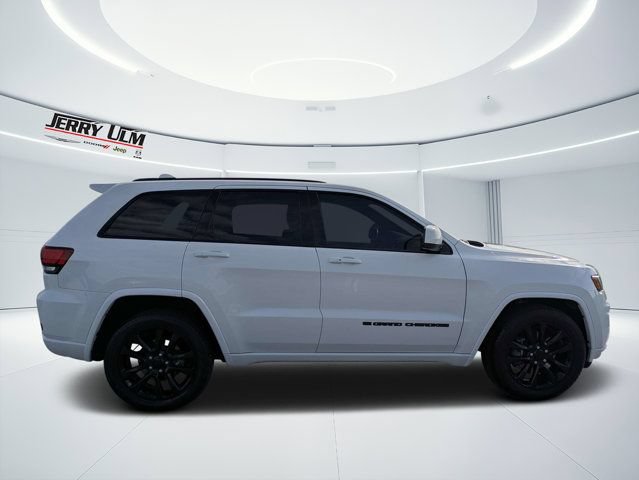 Used 2022 Jeep Grand Cherokee Laredo X RWD image 2