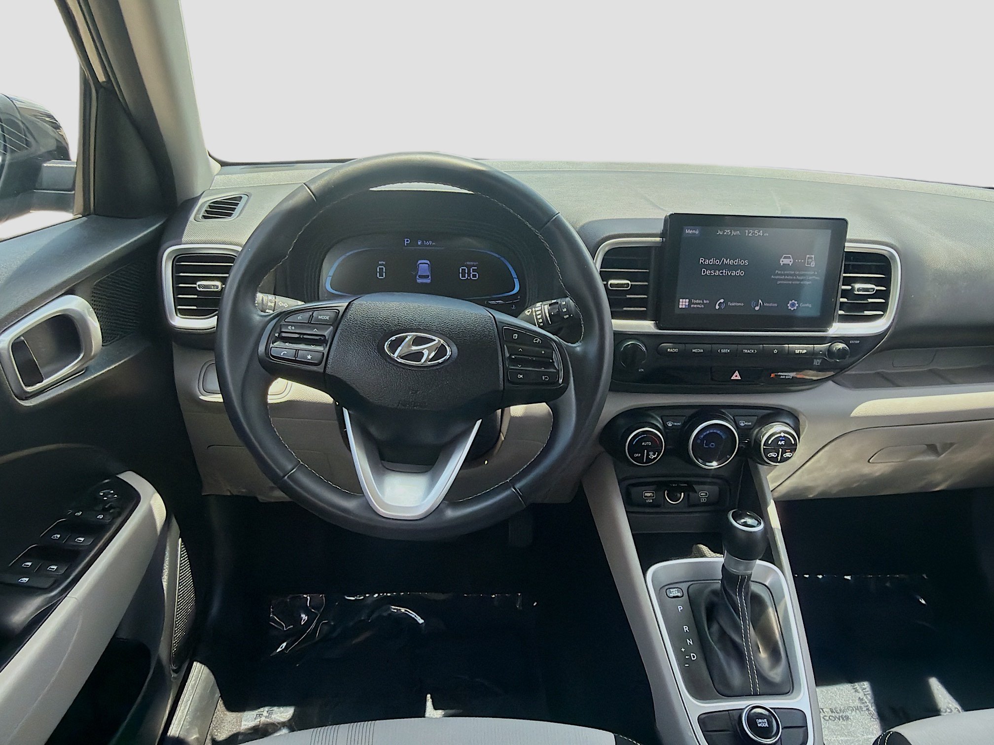 Used 2024 Hyundai Venue SEL FWD image 18