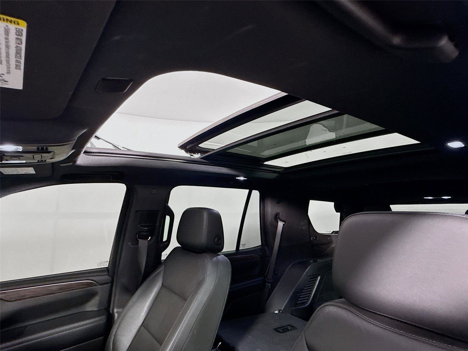 Used 2021 Chevrolet Tahoe Z71 w/ Luxury Package AWD/4WD image 16