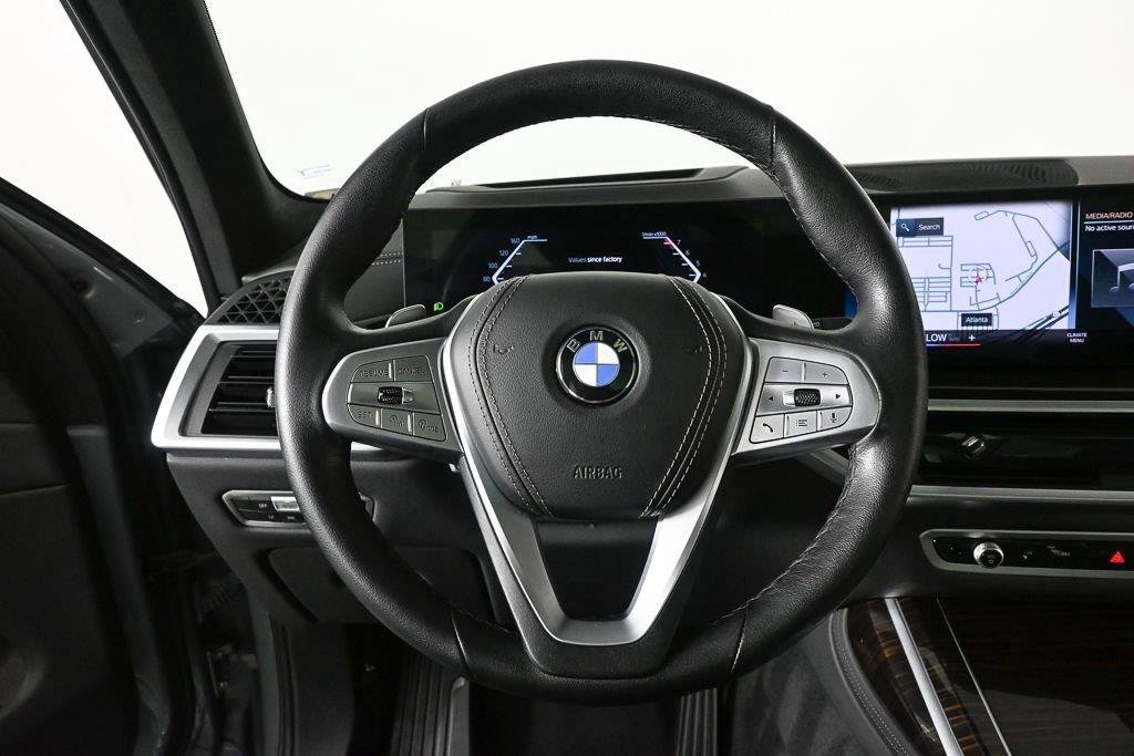 Used 2023 BMW X7 xDrive40i w/ Executive Package AWD/4WD image 2