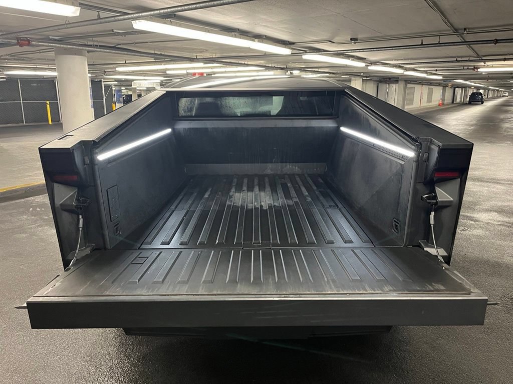 Used 2025 Tesla Cybertruck AWD Crew Cab image 38
