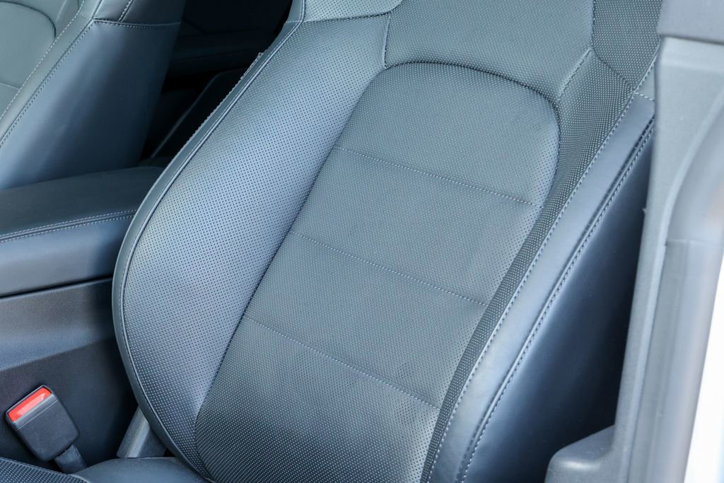 Certified 2025 Porsche Macan 4 Electric image 27