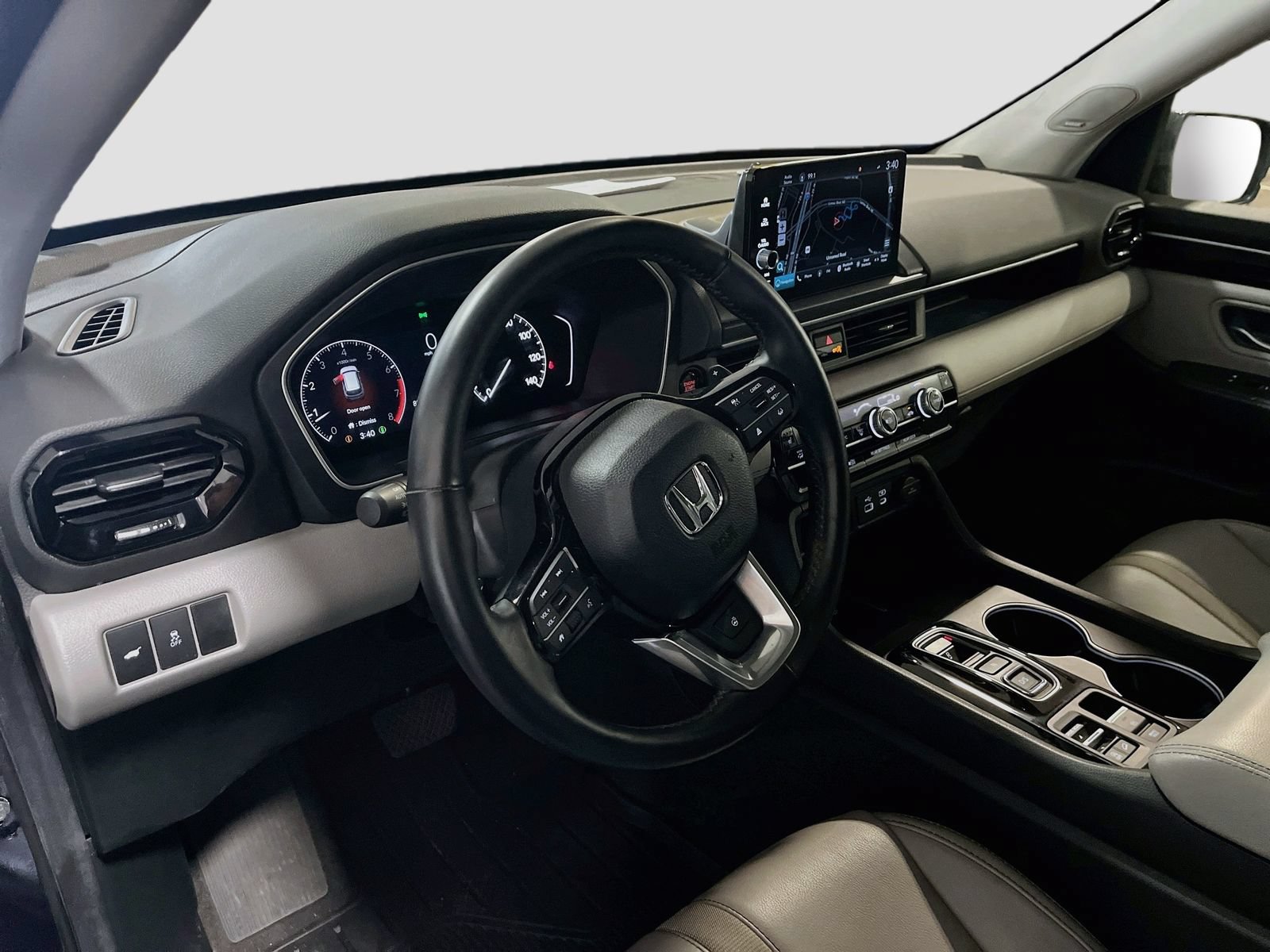 Used 2025 Honda Pilot Touring image 9
