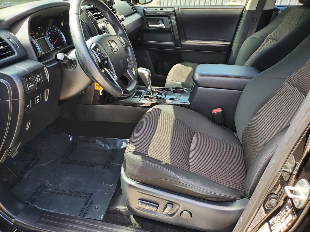 Used 2018 Toyota 4Runner TRD Off-Road AWD/4WD image 19