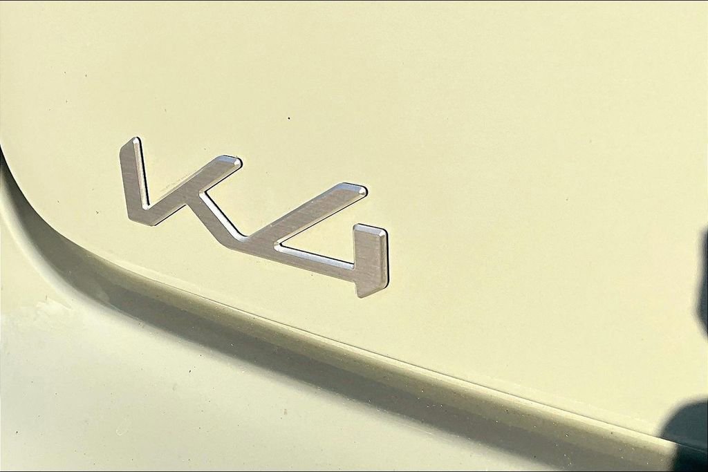 Used 2025 Kia K4 LXS image 8