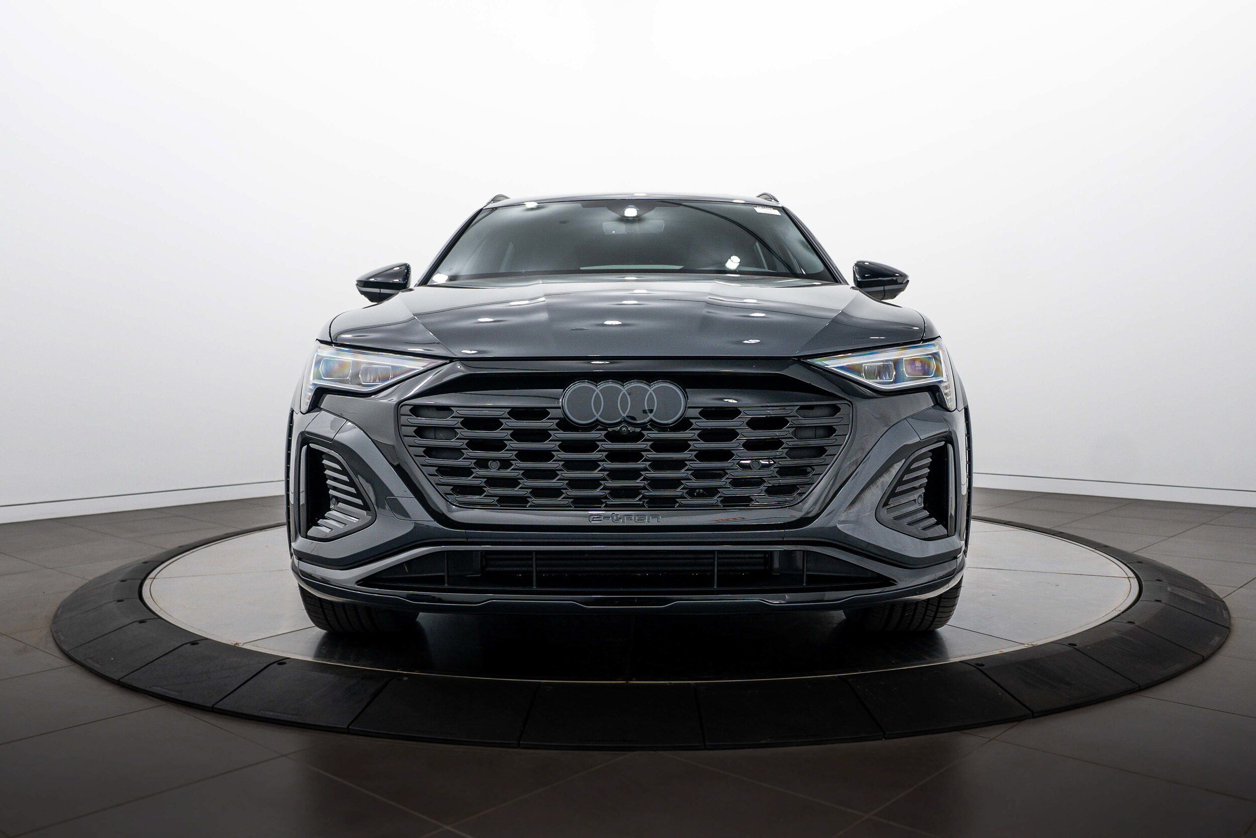 Certified 2024 Audi SQ8 e-tron Premium Plus w/ Black Optic Package AWD/4WD image 24
